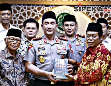 Kapolri Silaturahmi dengan Pimpinan MUI, Perkuat Sinergi Ulama dan Polri Jaga Kerukunan Kapolri Silaturahmi dengan Pimpinan MUI, Perkuat Sinergi Ulama dan Polri Jaga Kerukunan